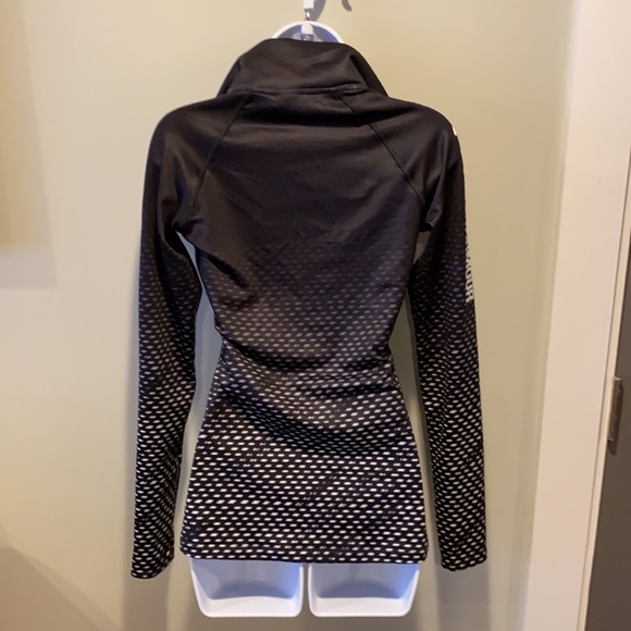 Women’s Under Armor Half-zip - Picture 3 of 4